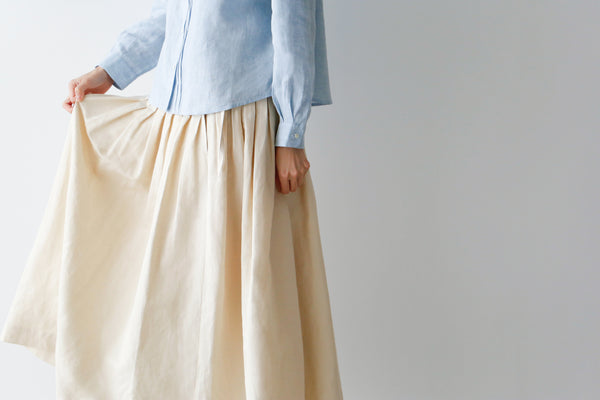 美しく揺れるボックスタックのスカート