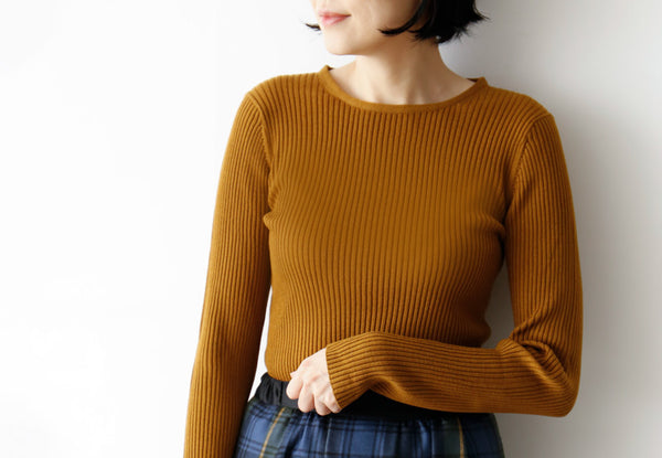 秋から冬まで手放せない、ウールニット２型