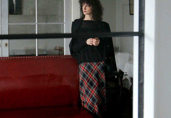 上品に着る、大人のリネンチェック