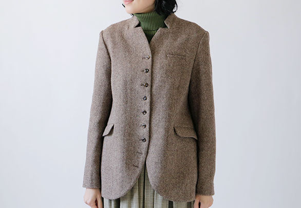 やわらかな雰囲気のテーラードジャケット《ロザーリオ》