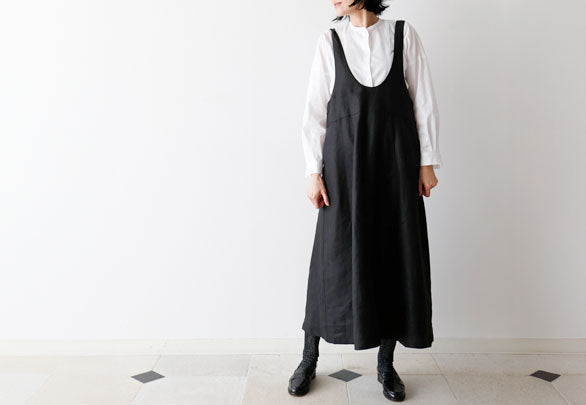 着こなし自在、長く愛せるリネンツイルのジャンパースカート