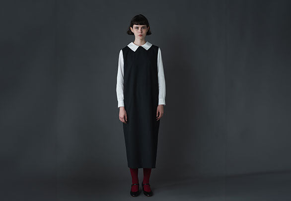 気負わず、品よく　大人の梳毛ウールジャンパースカート　