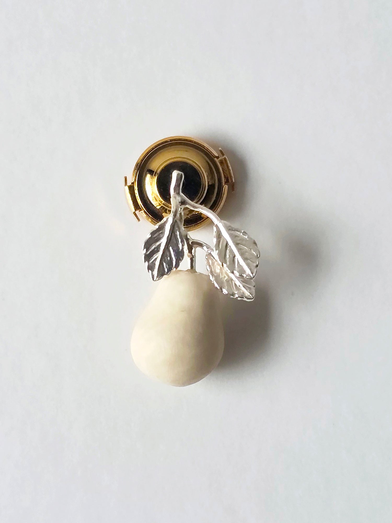 リゼッタオリジナルブローチ 受注商品】OLD TO NEW 洋梨 ピンブローチ — LISETTE