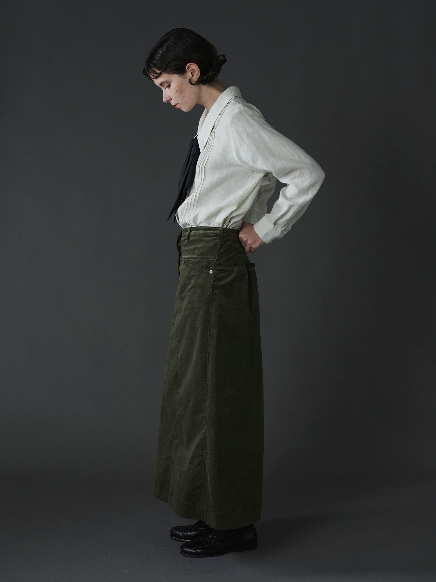 ブラウス：ウラリー