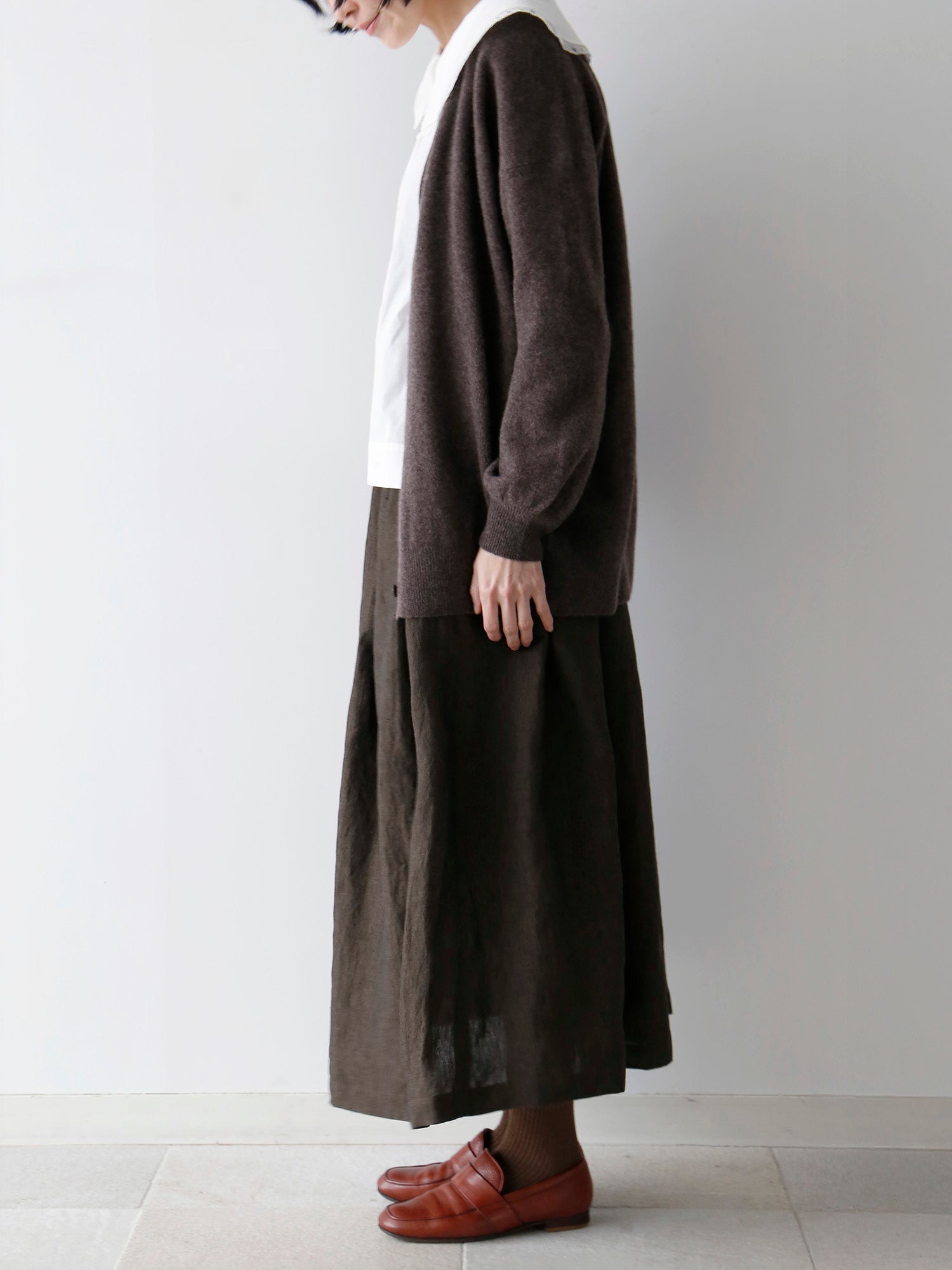 ニット：バスチアン<br>スカート：シエール（身長166cm）