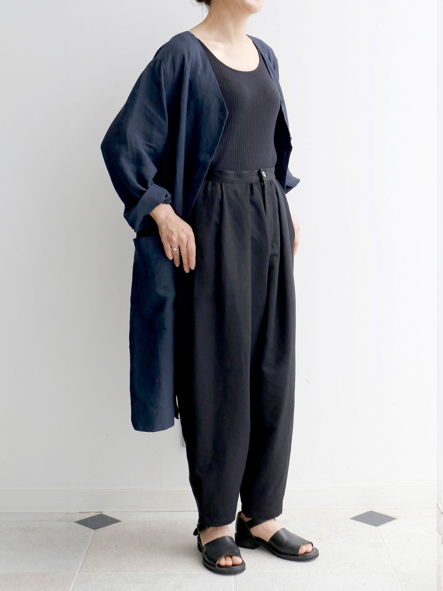 ノアール36（身長160cm）<br>カットソー：HÉRNI No.27 ショートスリーブ<br>羽織り：HÉRNI No.34 ナイトシャツ