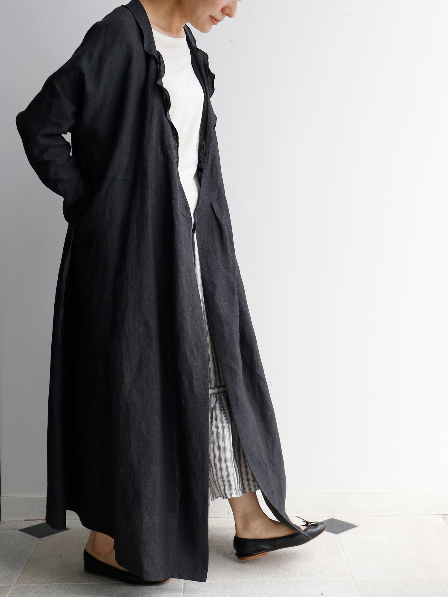 インディゴ（身長160cm）<br>ワンピース：アザレ、カットソー：HÉRNI No.30 ロングスリーブ