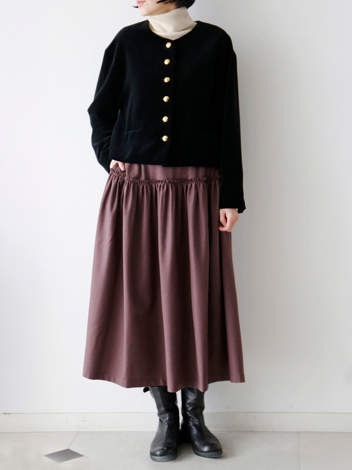 タートルニット：コルルール・トリコ<br>ジャケット：オデット