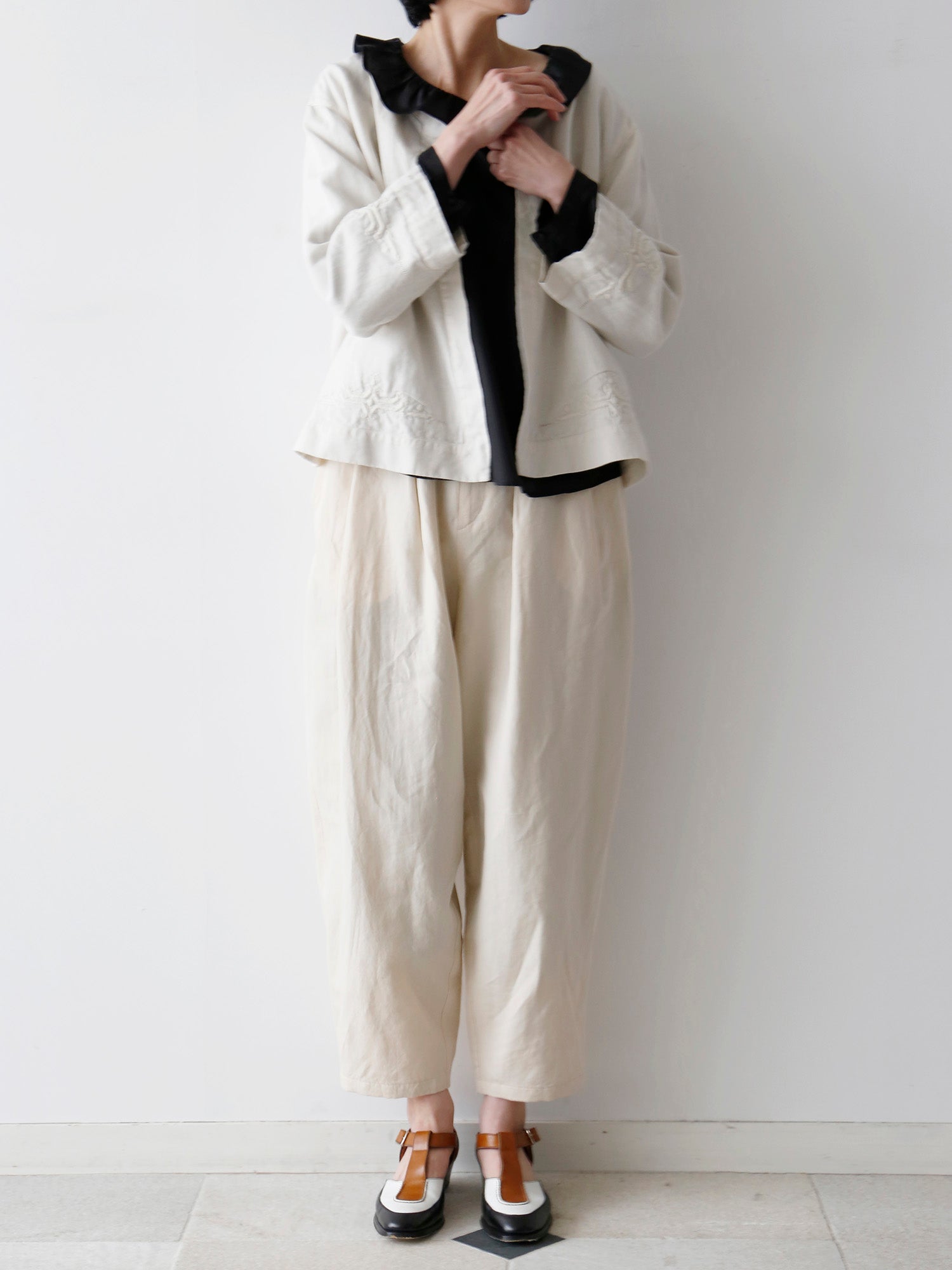 ジャケット：ベス<br>パンツ：モーゼル（身長166cm）