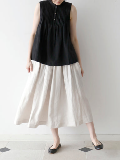 ブラウス：フィン（身長166cm）