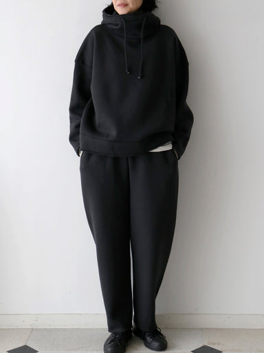 パーカー：ベン、パンツ：ルーク（身長166cm）