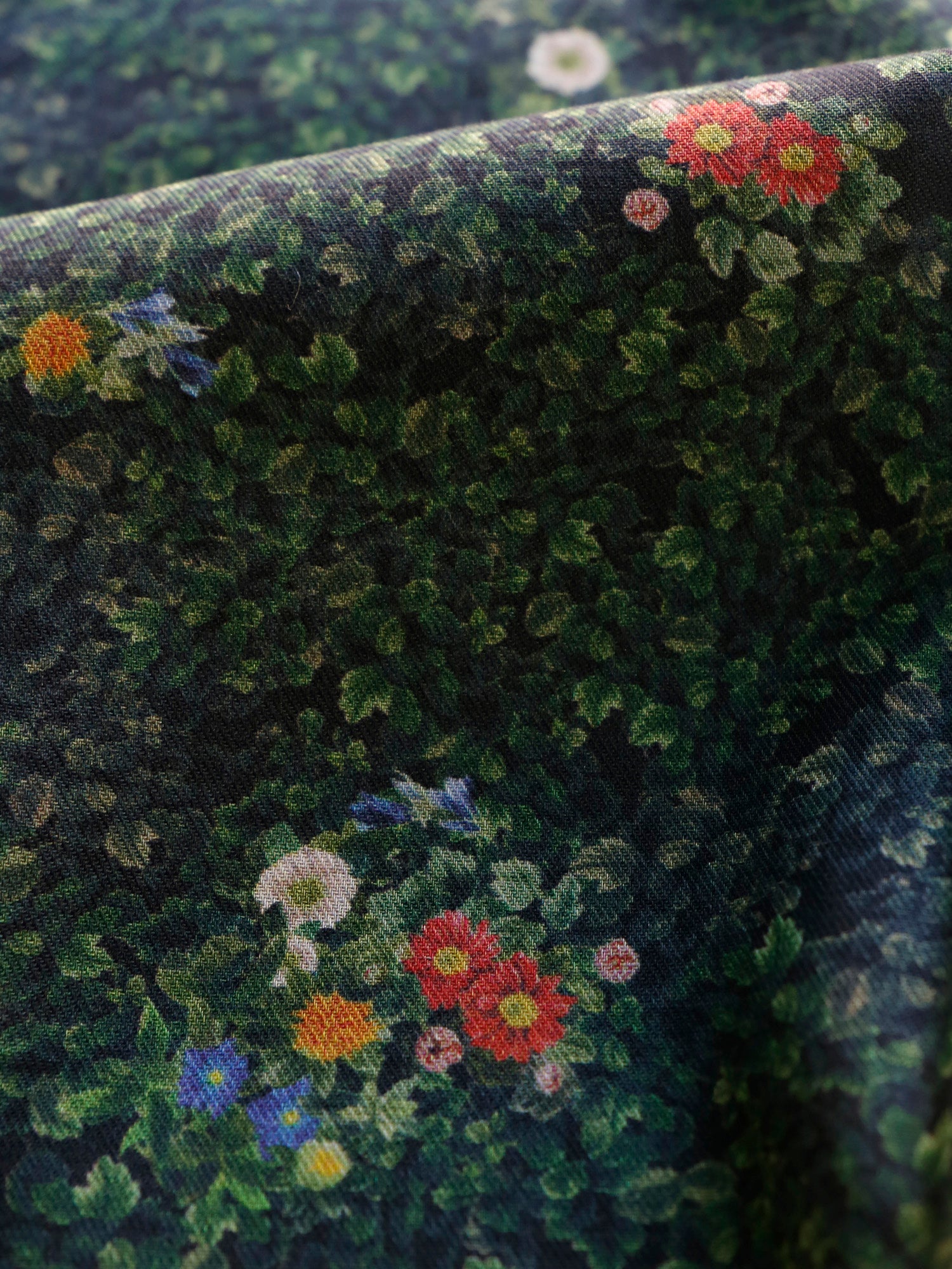 フラワーフォレスト w142cm 81%cotton 19%wool