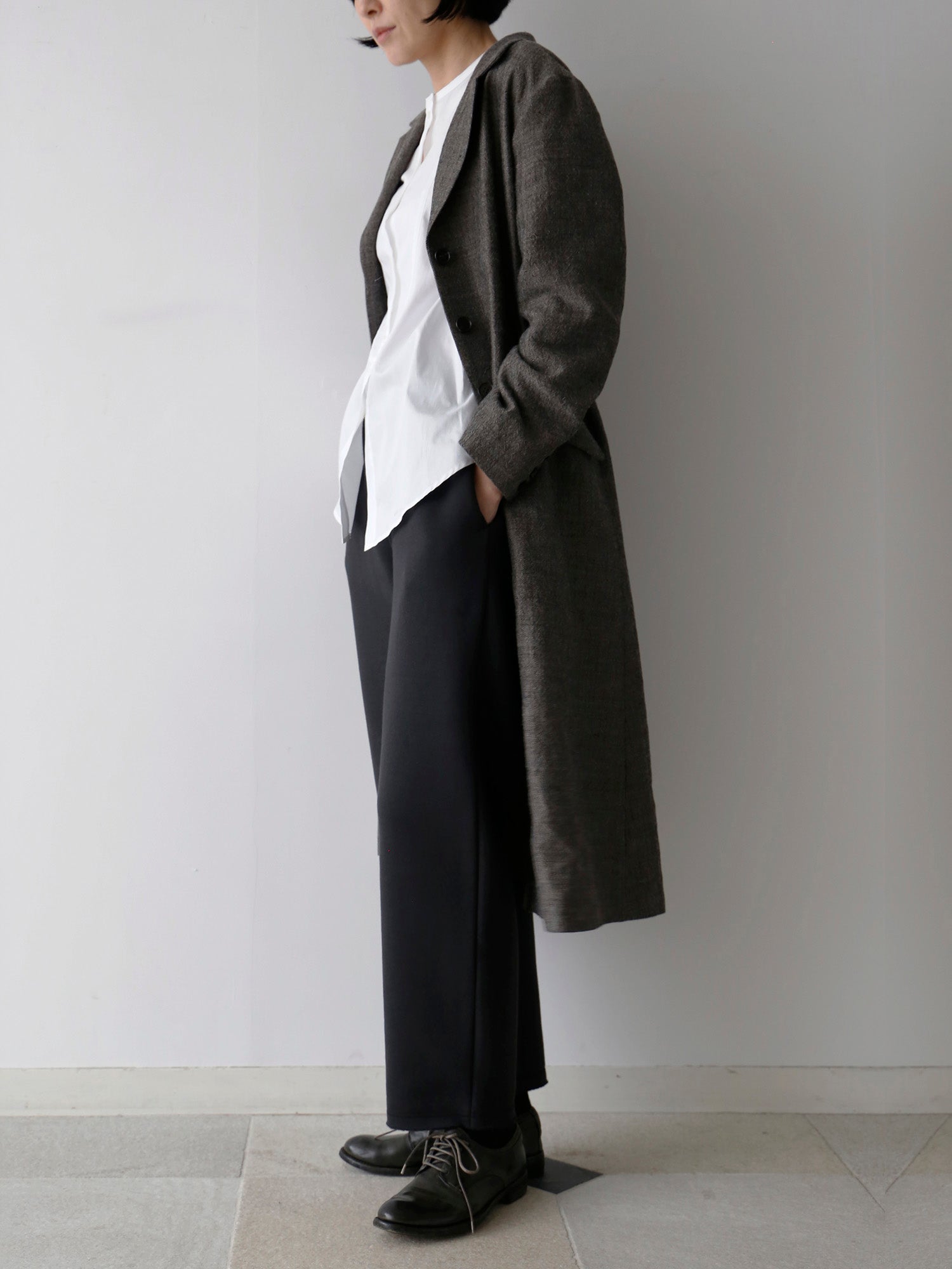 ブラウス：ドニーズ、コート：アレクサンドル（身長166cm）