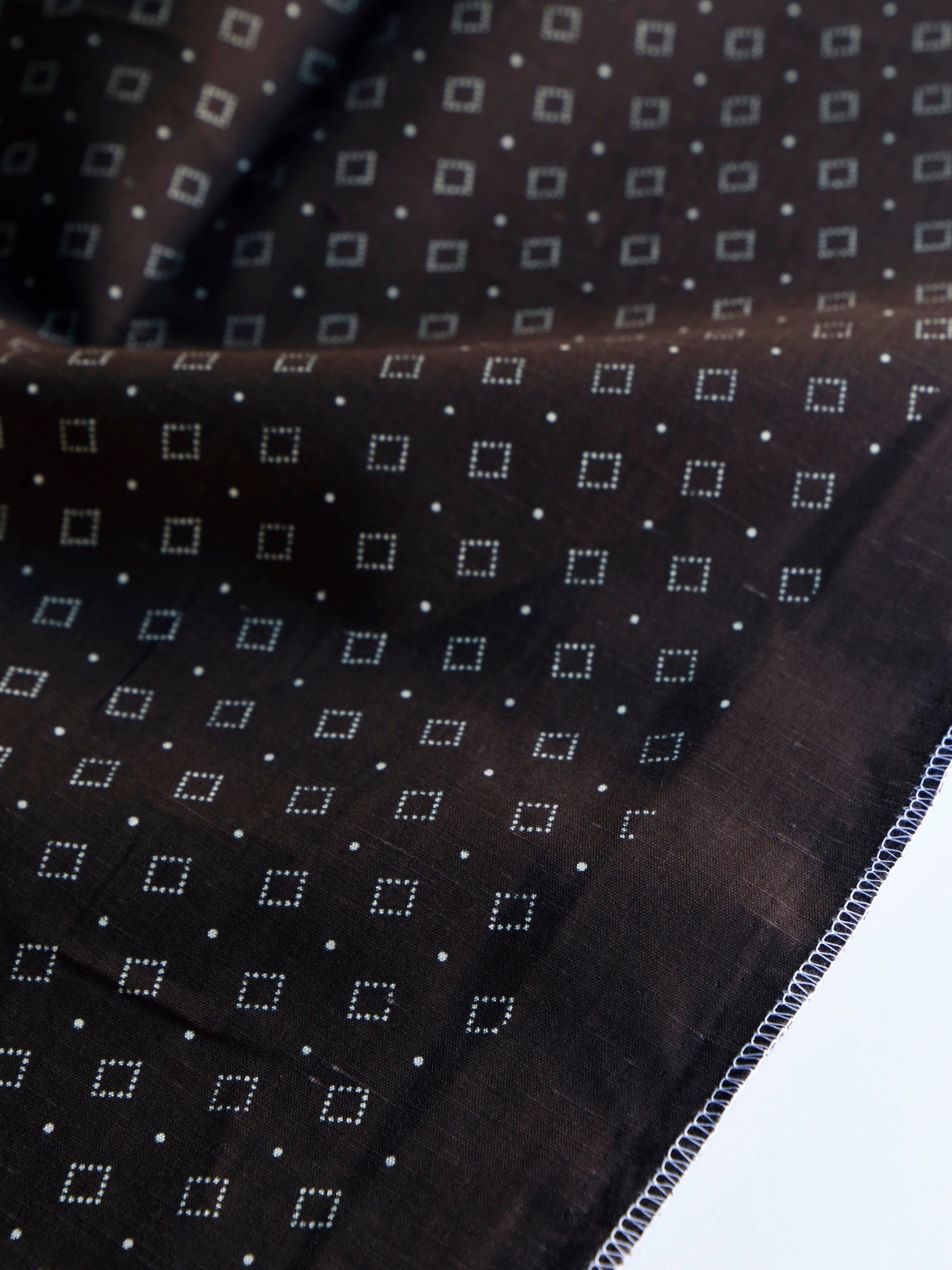 ペイザンヌ 四角ドット w112cm 52%cotton 48％linen