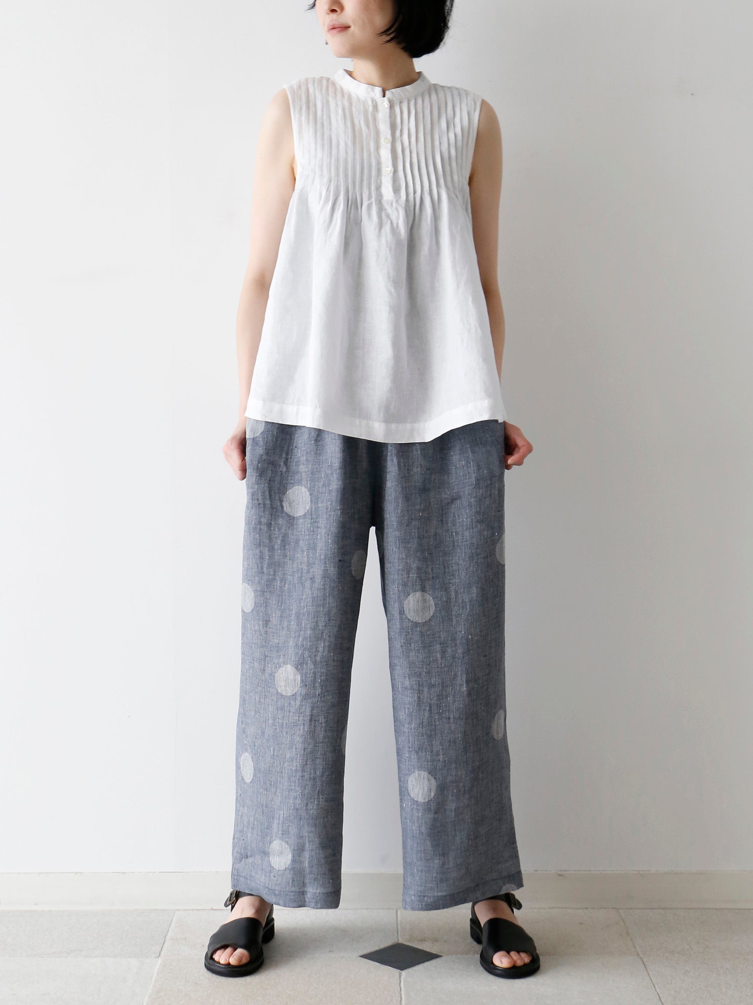 マラン（身長166cm）<br>ブラウス：フィン