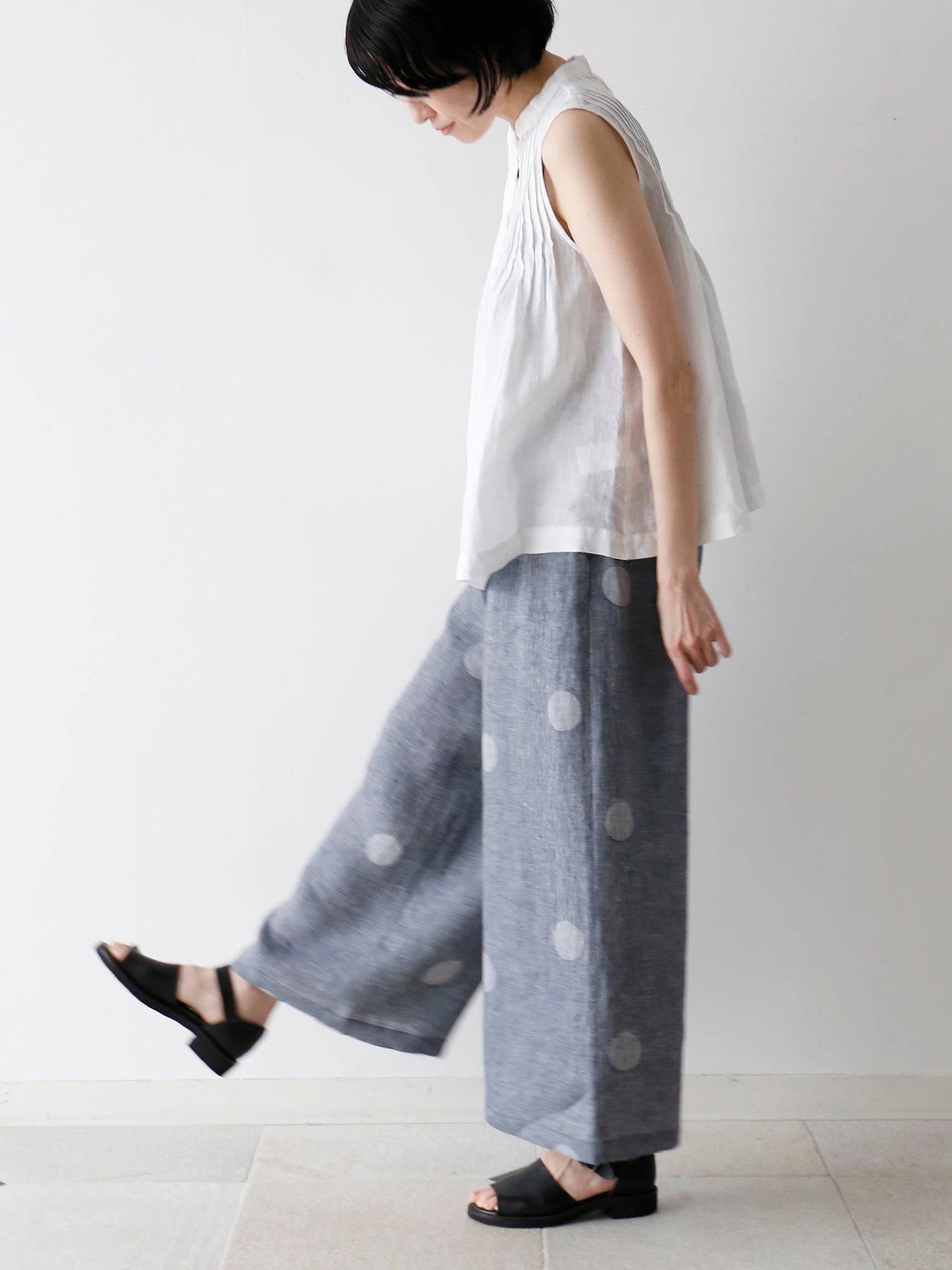 マラン（身長166cm）<br>ブラウス：フィン