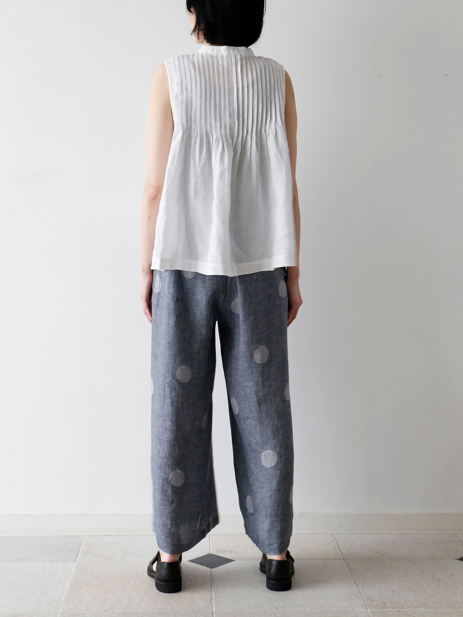 マラン（身長166cm）<br>ブラウス：フィン