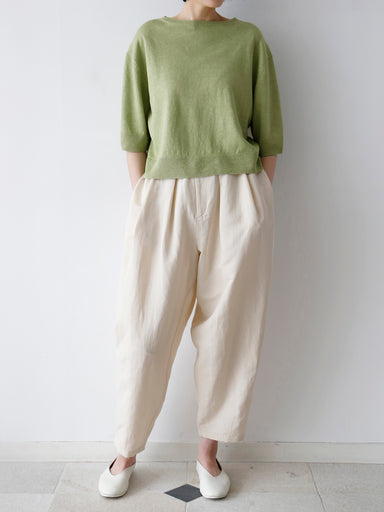 ベージュ38（身長166cm）<br>ニット：ネア