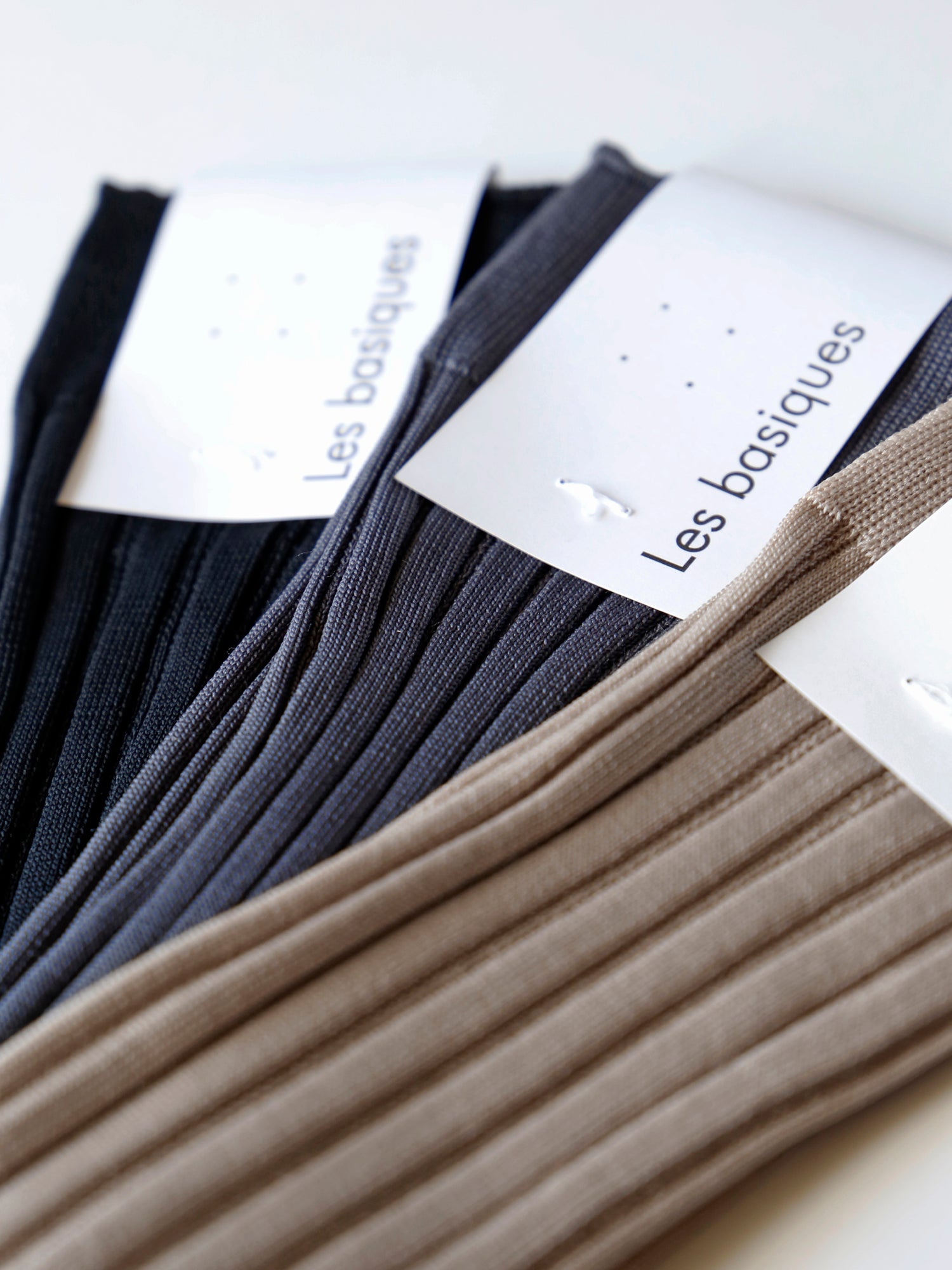 左からノアール、グリフォンセ、ベージュ