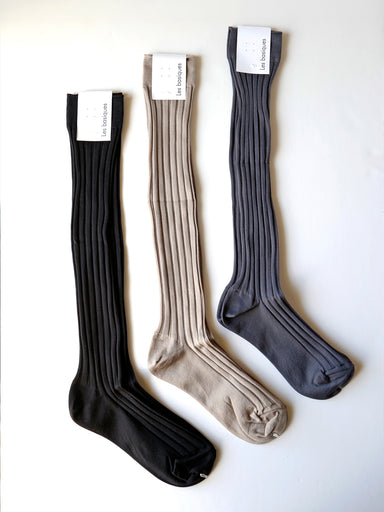 左からノアール、ベージュ、グリフォンセ