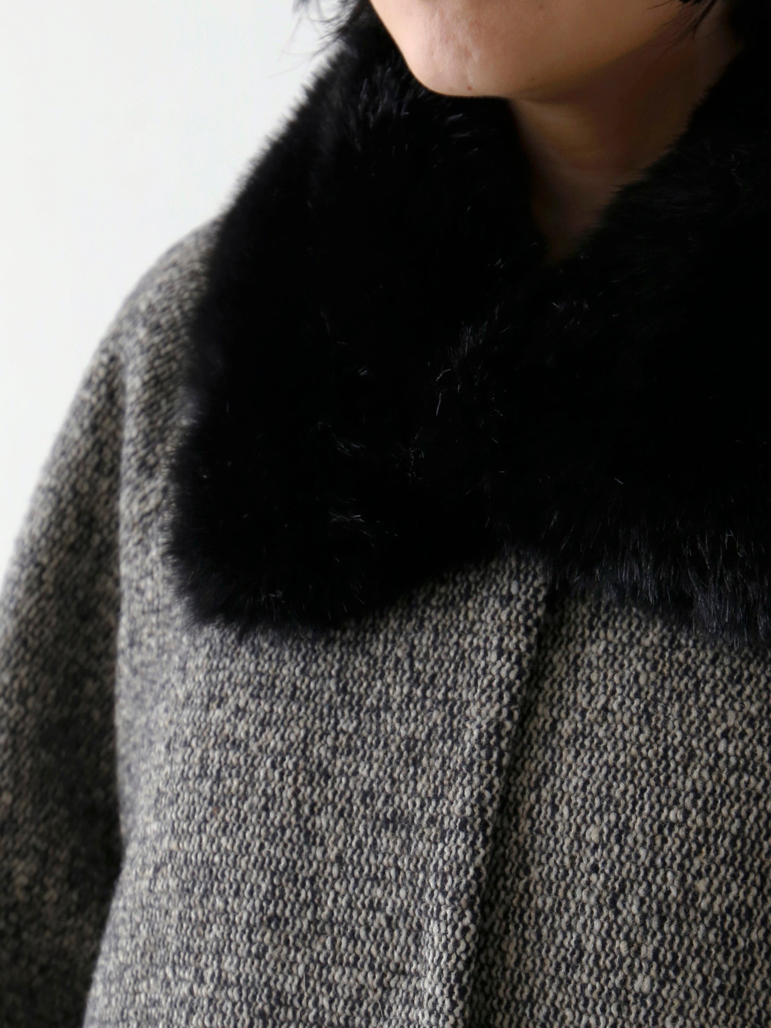 上だけを留めて衿に沿わせて