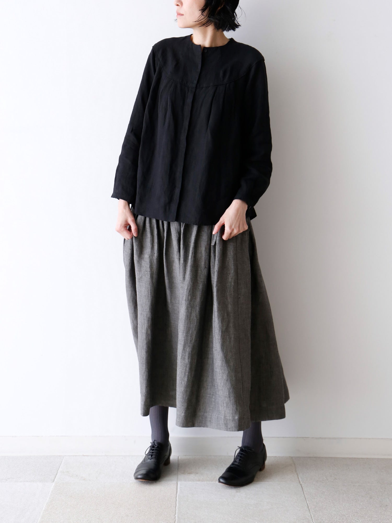 ブラウス：アプト<br>靴下：ショーセット・ココ（身長166cm）