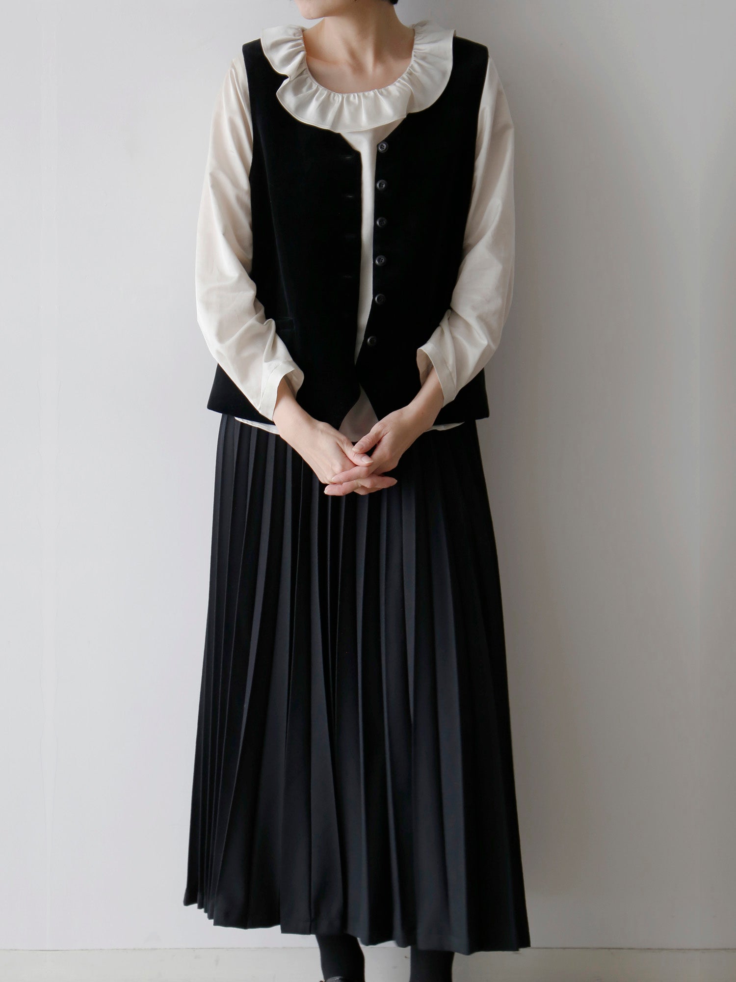 ベスト：リュドヴィック、スカート：アンナリーナ（身長166cm）