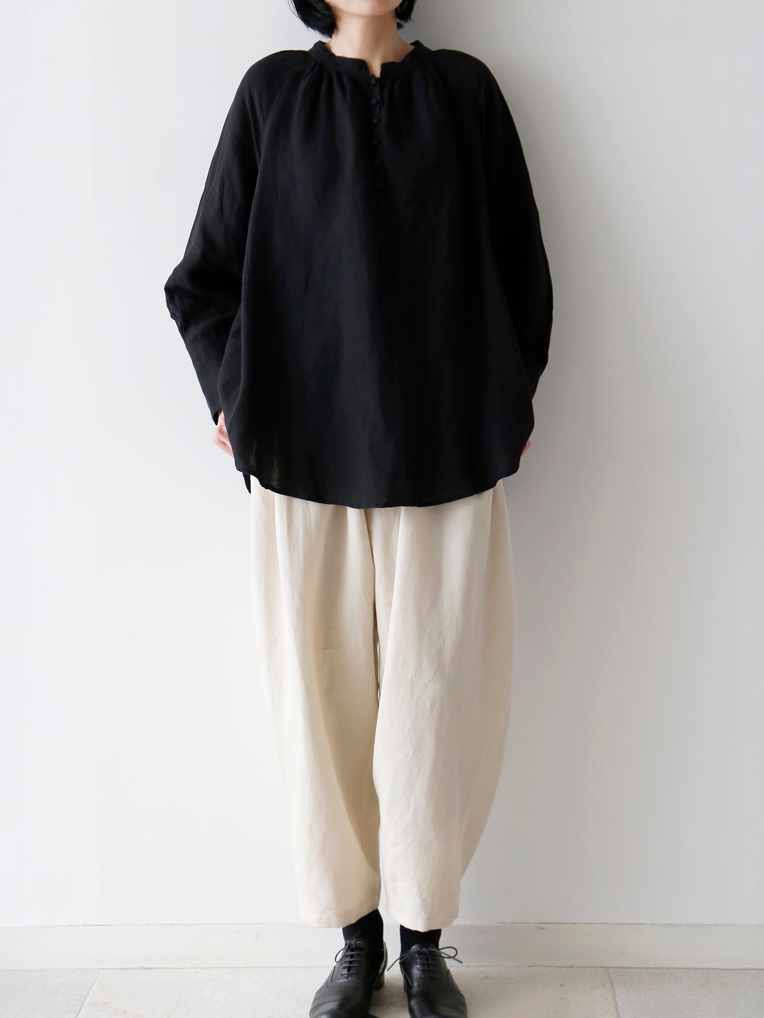 ブラウス：アデル（身長166cm）