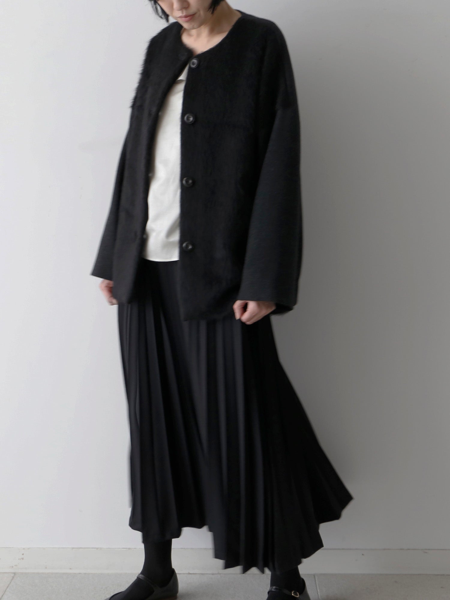 コート：パオラ<br>スカート：アンナリーナ