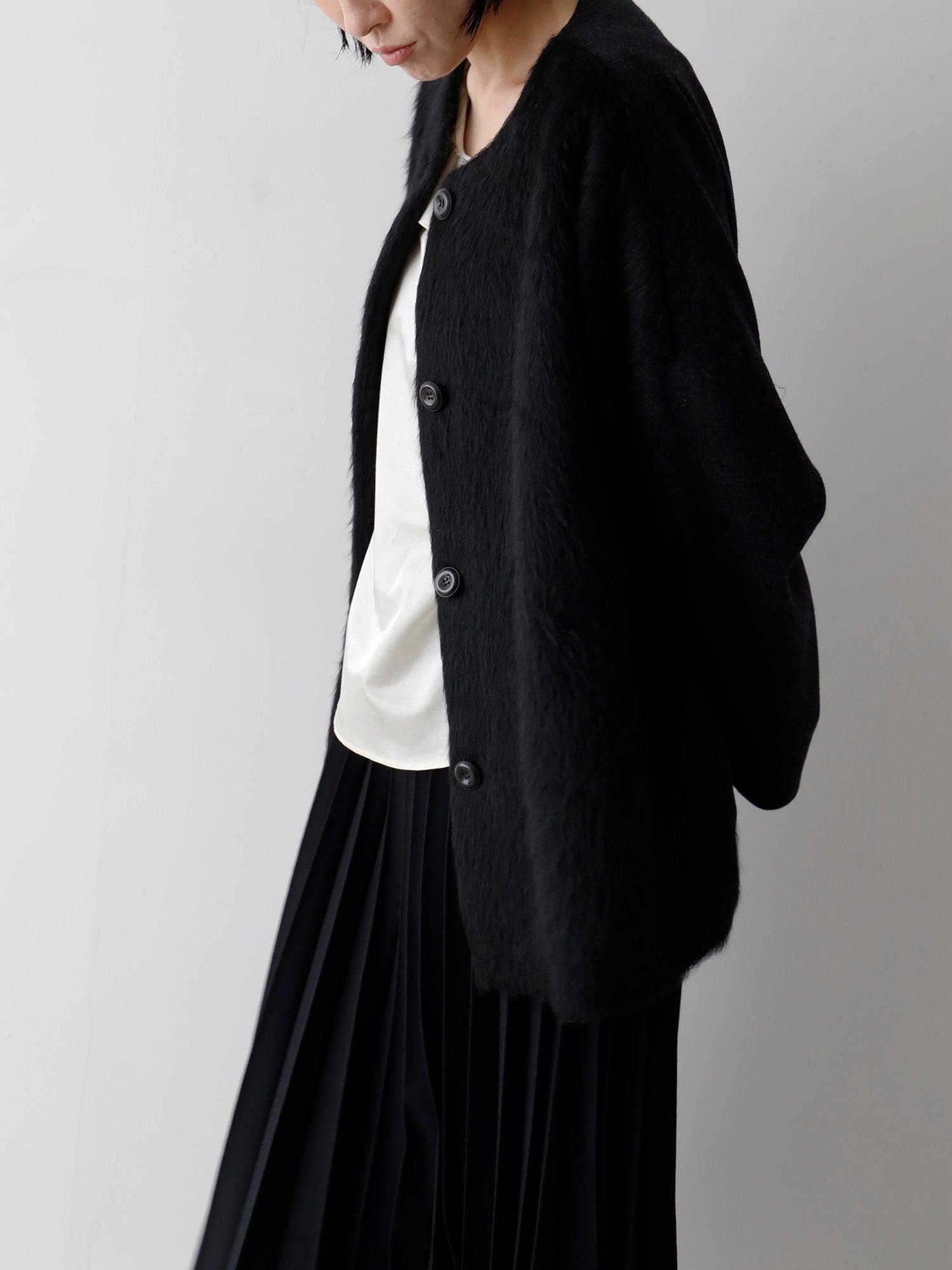 ブラウス：ナタリア（11月下旬ご紹介予定）、スカート：アンナリーナ