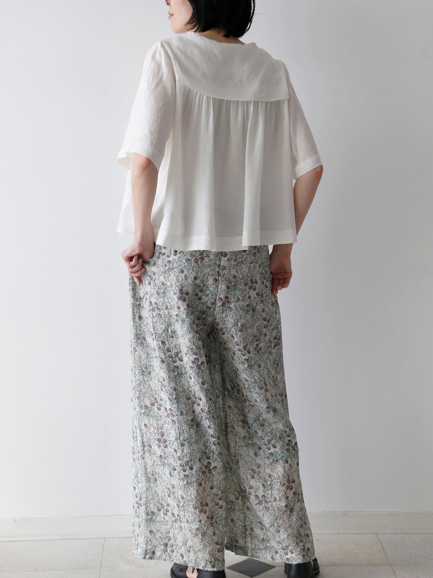 ブラウス：デュプレー（身長166cm）