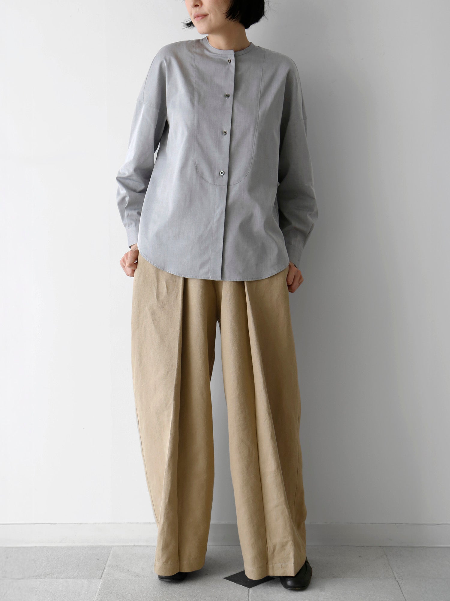 パンツ：コリー / ベージュ