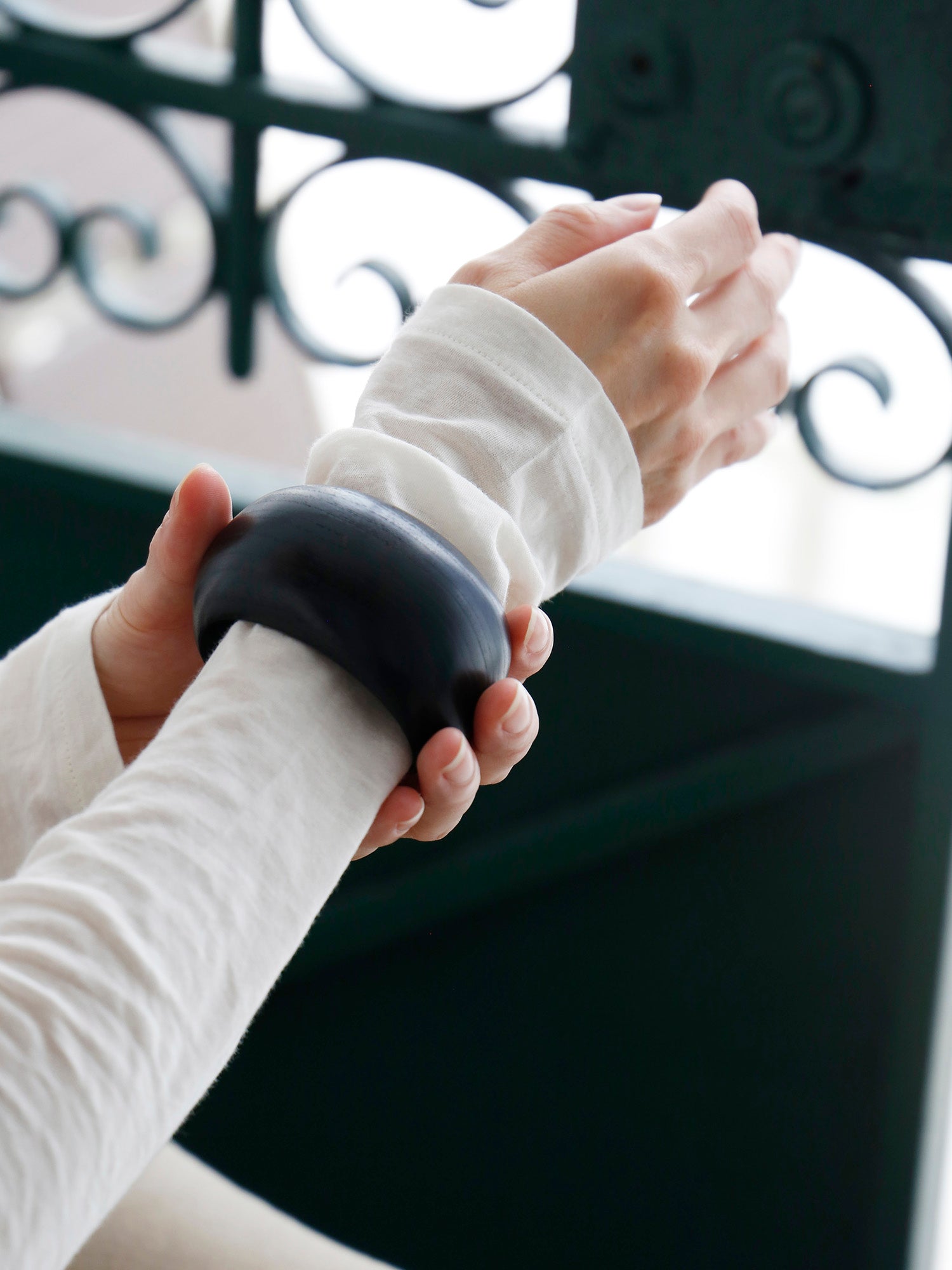 su Ha  “Black cuff” 墨染ウッドブレスレット