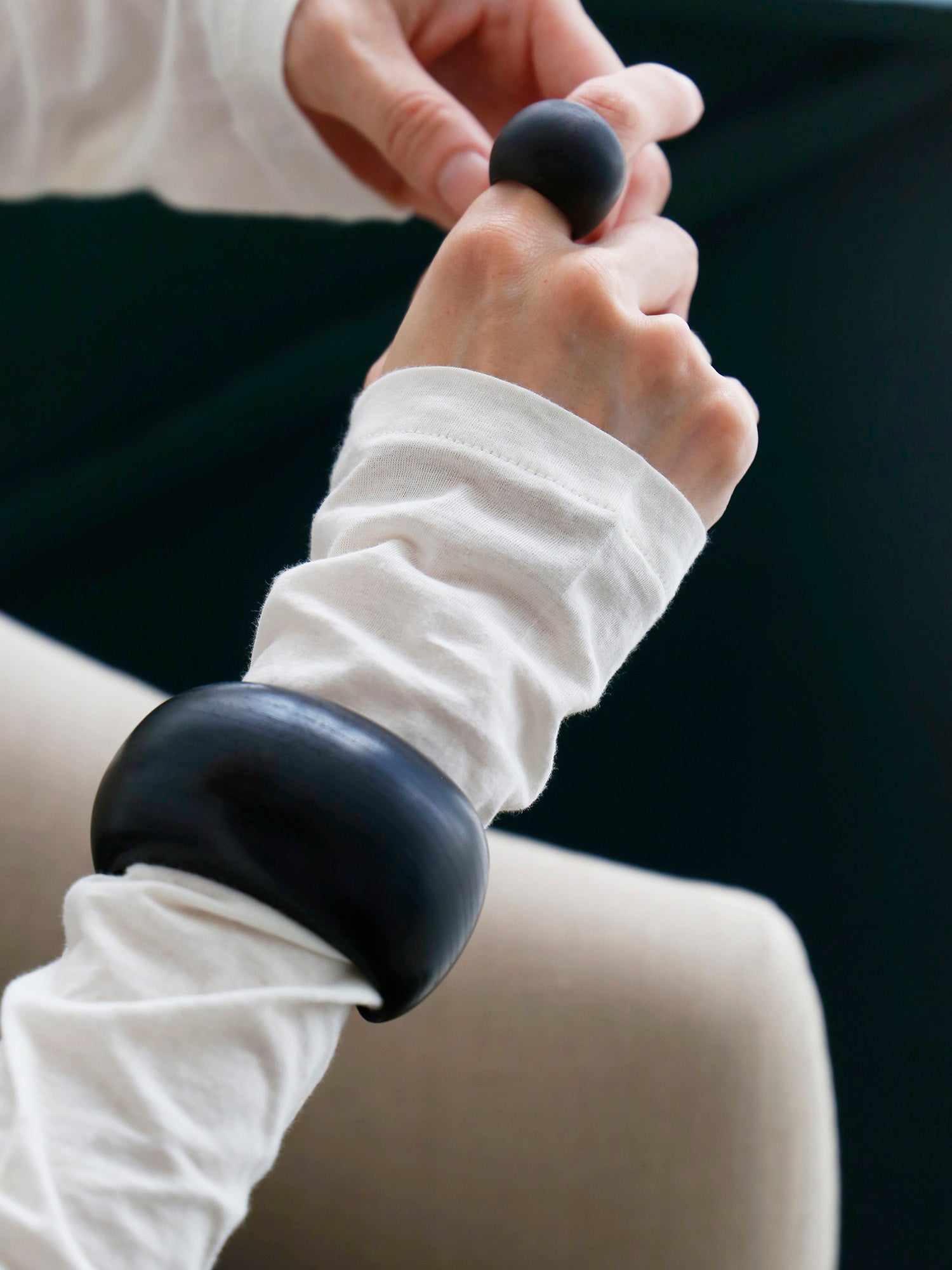 ブレスレット：“Black cuff” 墨染ウッドブレスレット