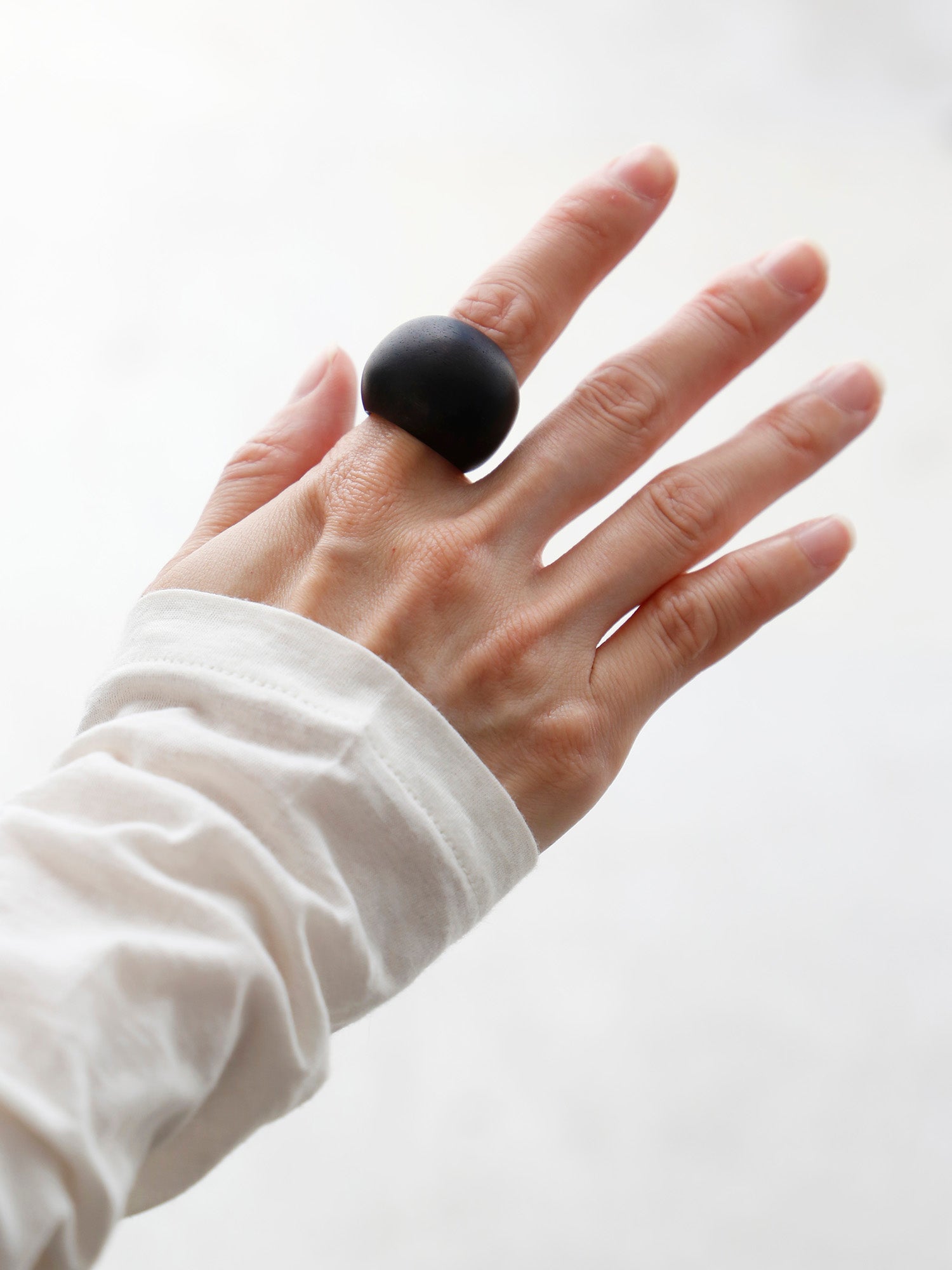 su Ha  “Wood ball” ウッドリング（黒柿）