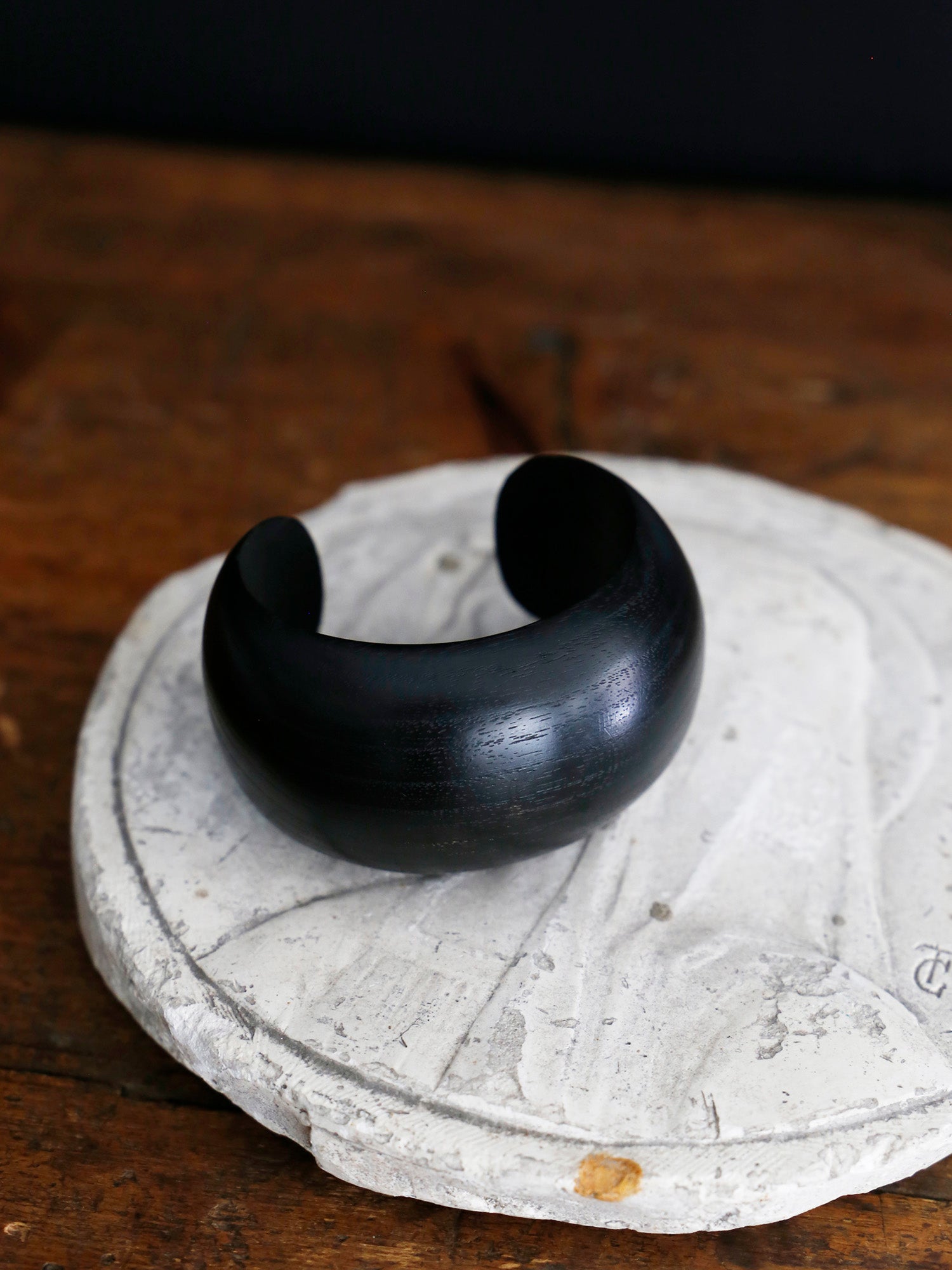 su Ha  “Black cuff” 墨染ウッドブレスレット