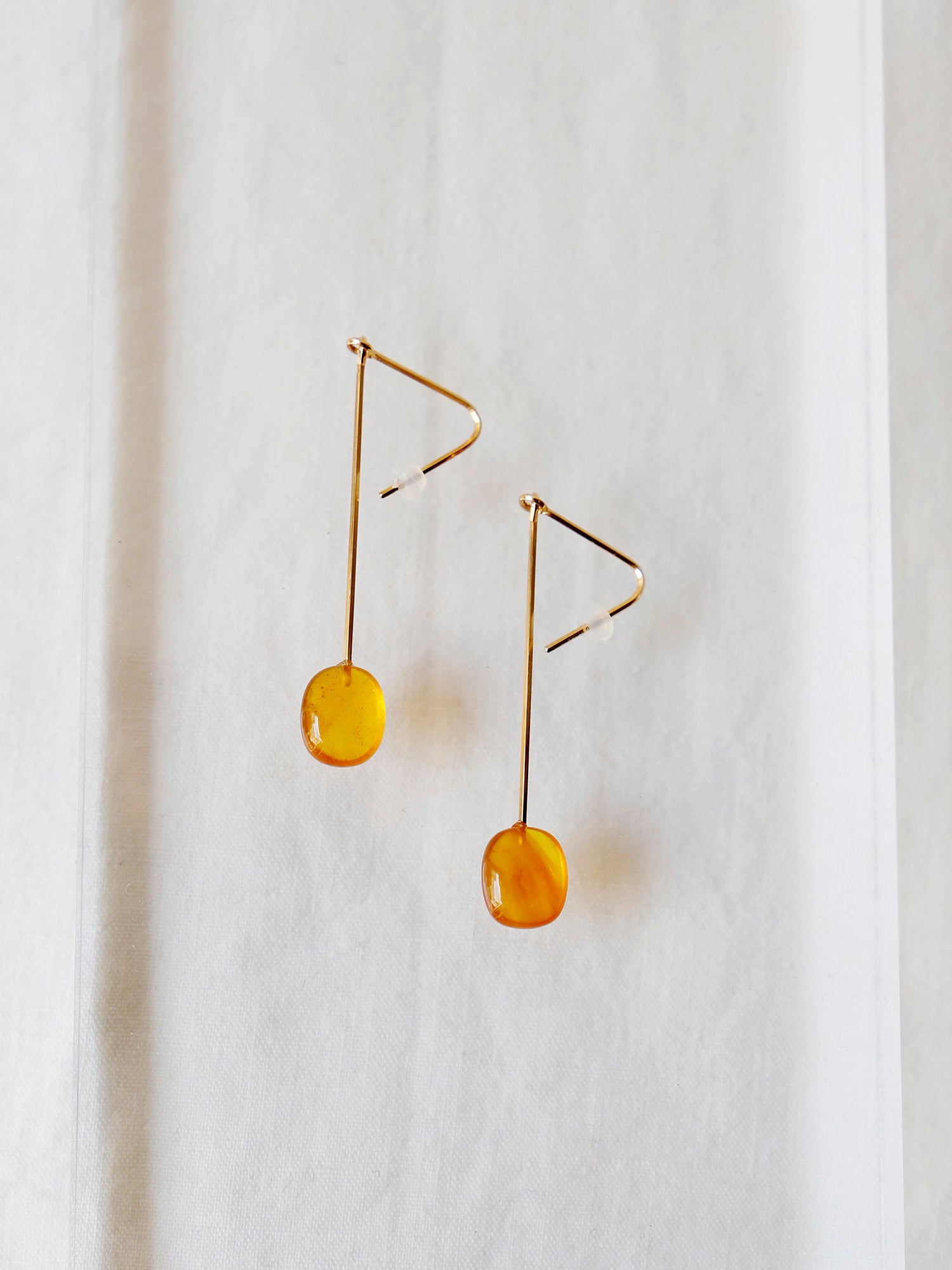 su Ha  “UNKEI” 琥珀のピアス