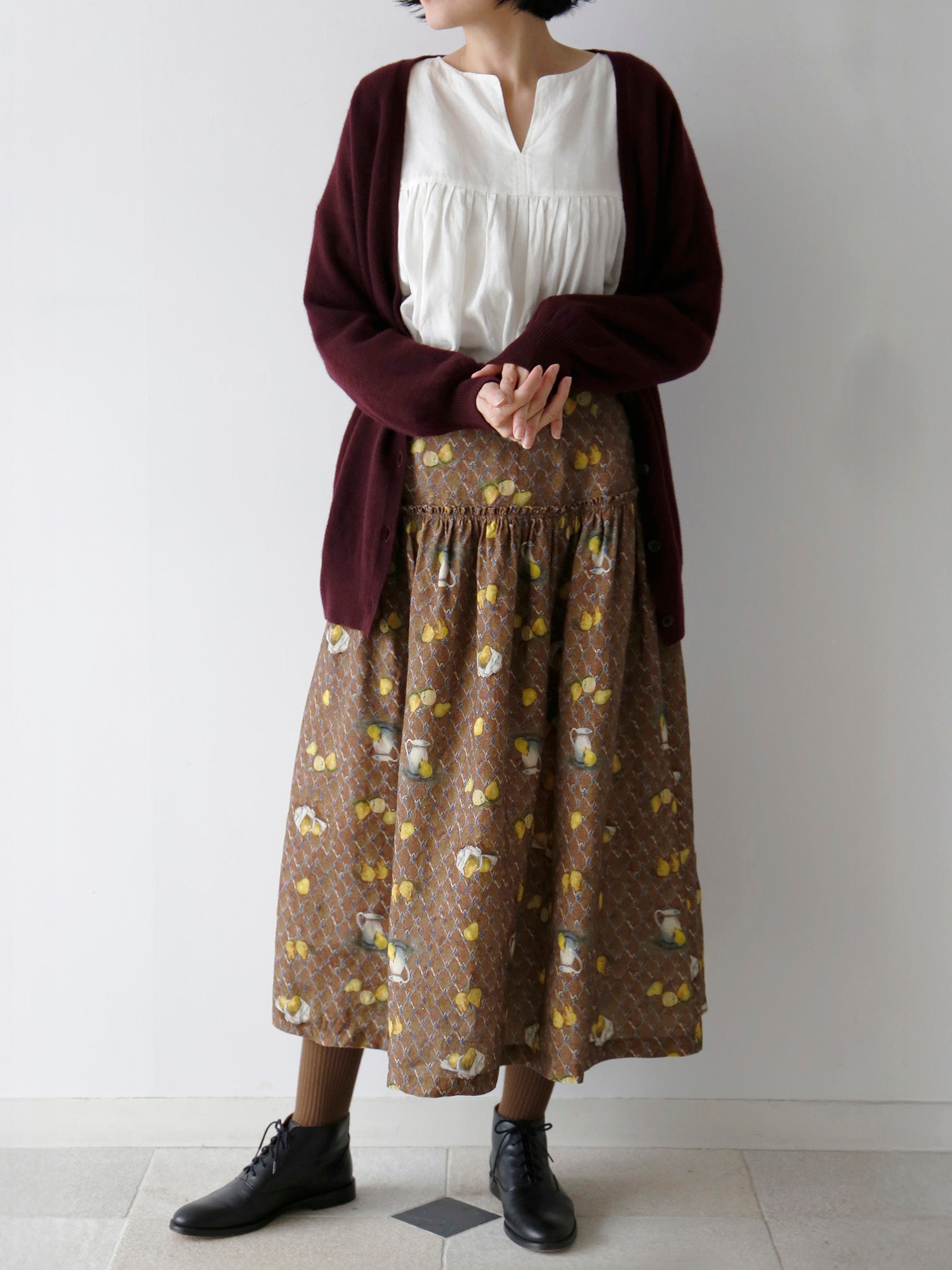 ブラウス：エミリン<br>スカート：オンディーヌ / レ・ポワール