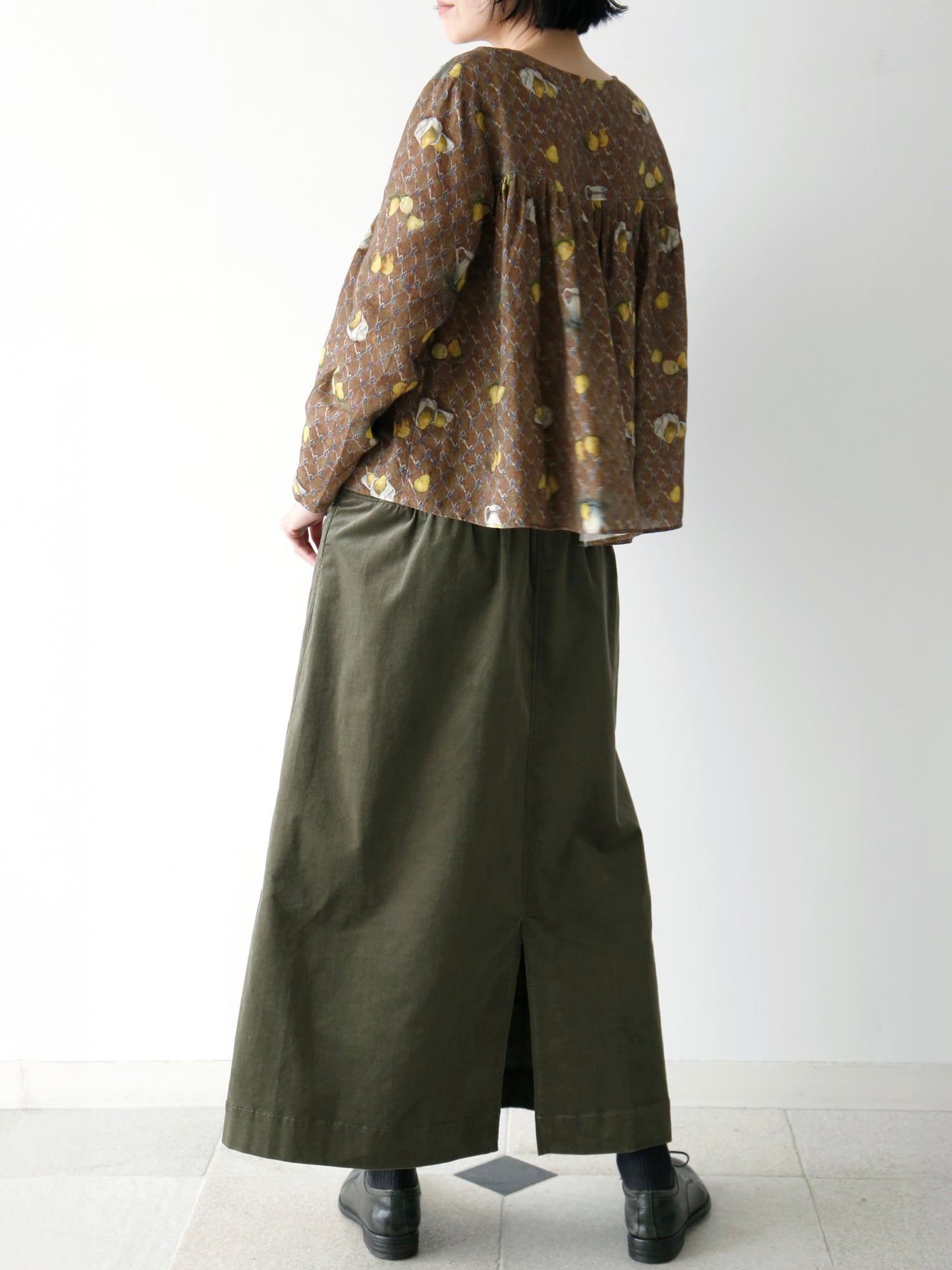 ブラウス：エミリン / レ・ポワール