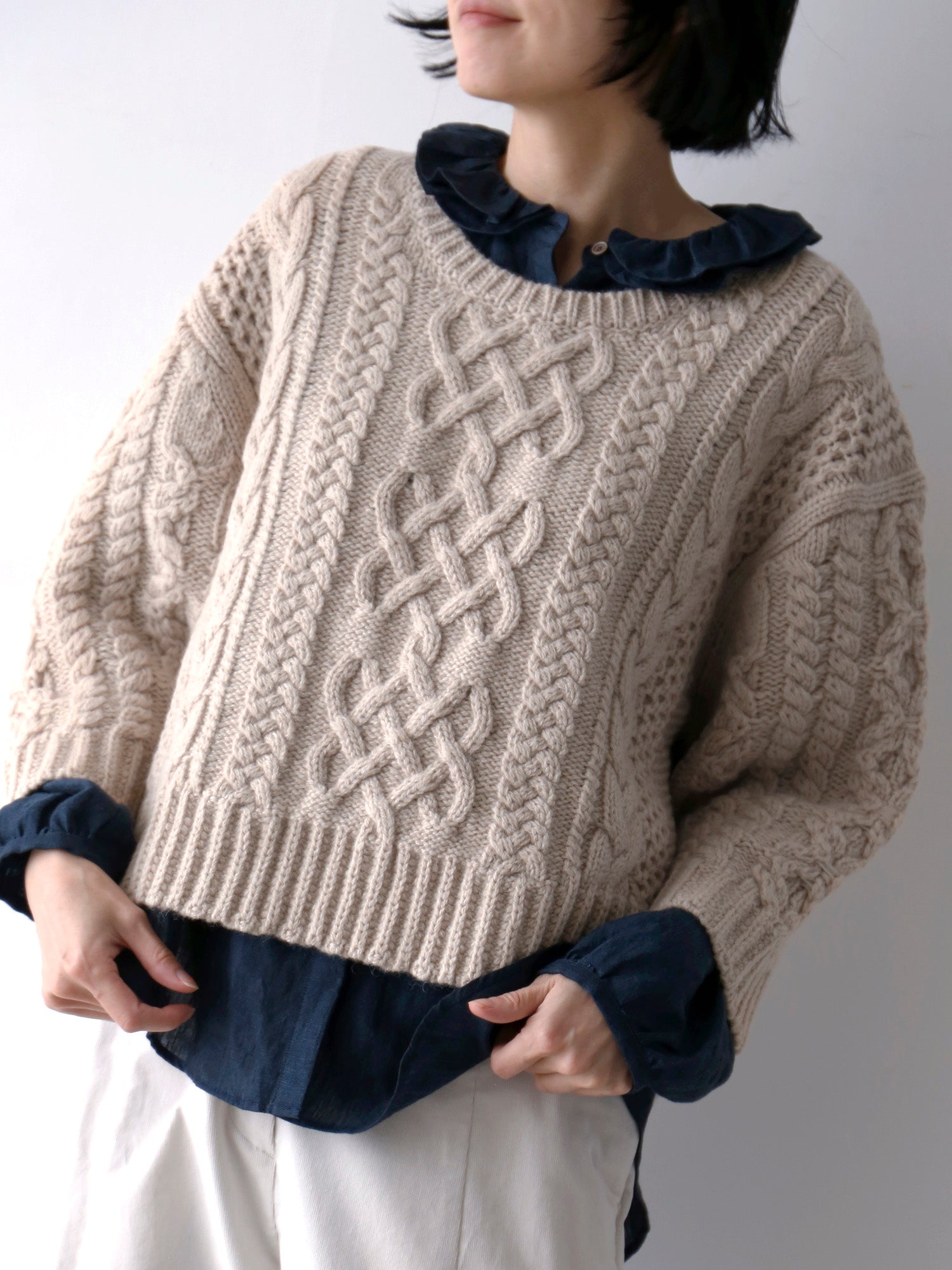 ブラウス：レイチェル