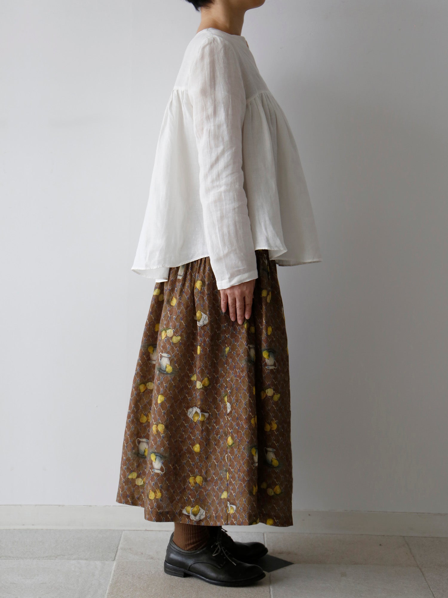 ブラウス：エミリン