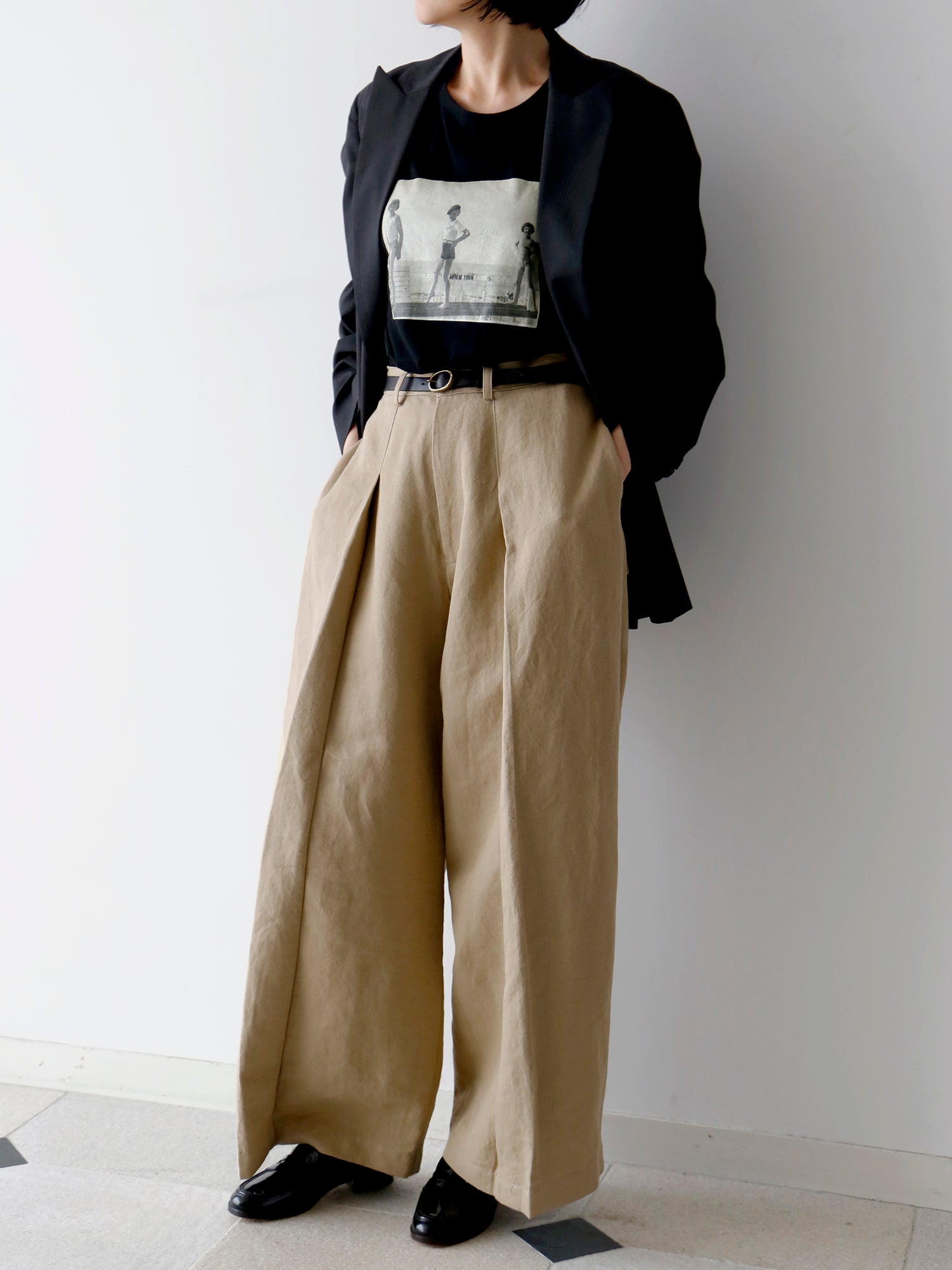 ジャケット：ヴィクトール