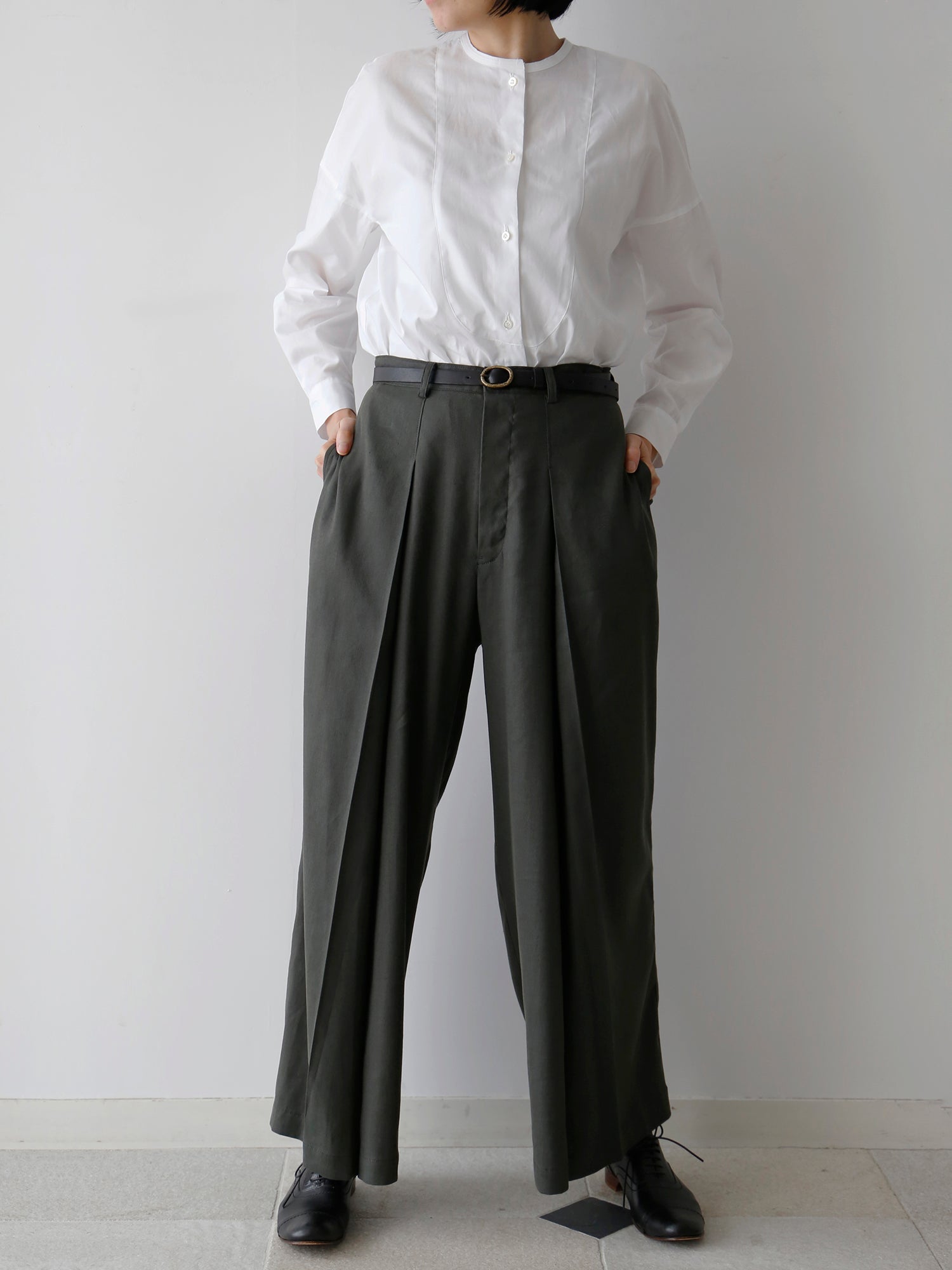 パンツ：コリー / アルドワーズ