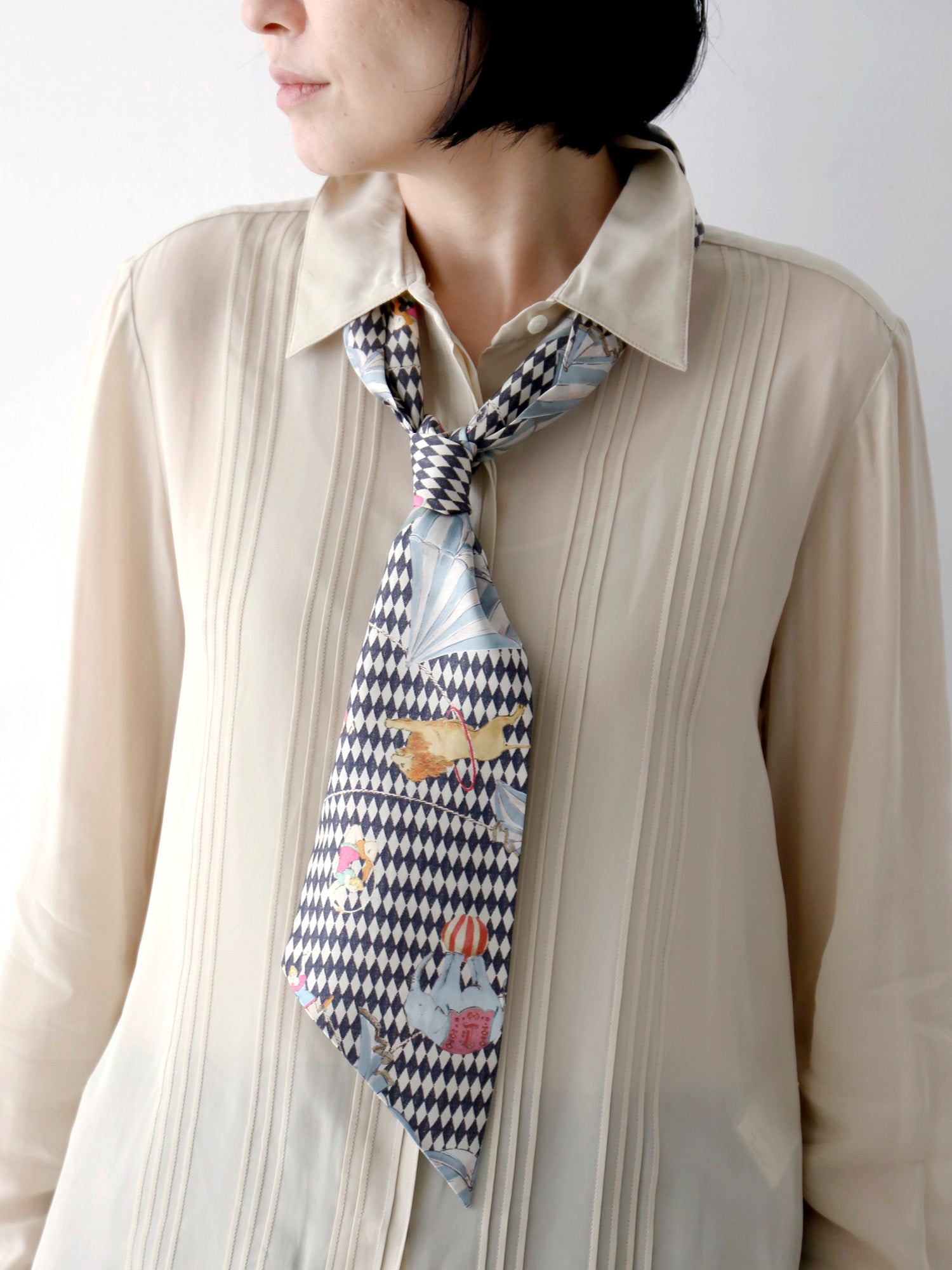 サーカス（身長166cm）<br>ブラウス：フェデリーカ