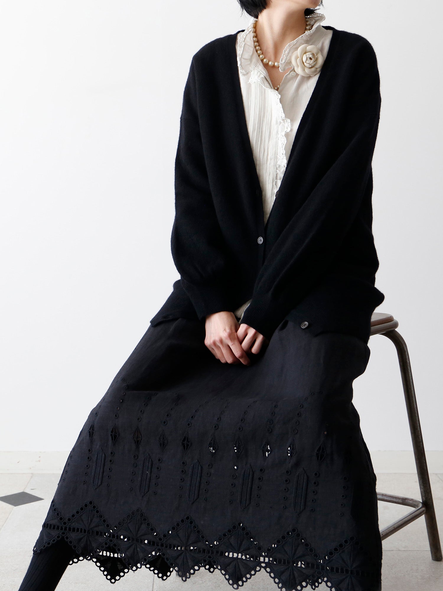 ガーディガン：バスチアン<br>スカート：ロシェル・ロン No.16