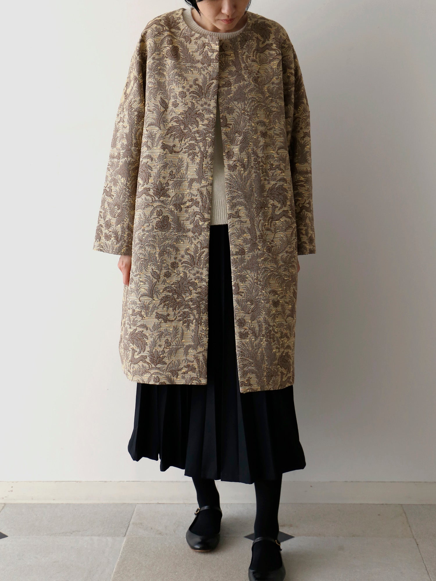 ニット：ヒューゴ<br>スカート：アンナリーナ