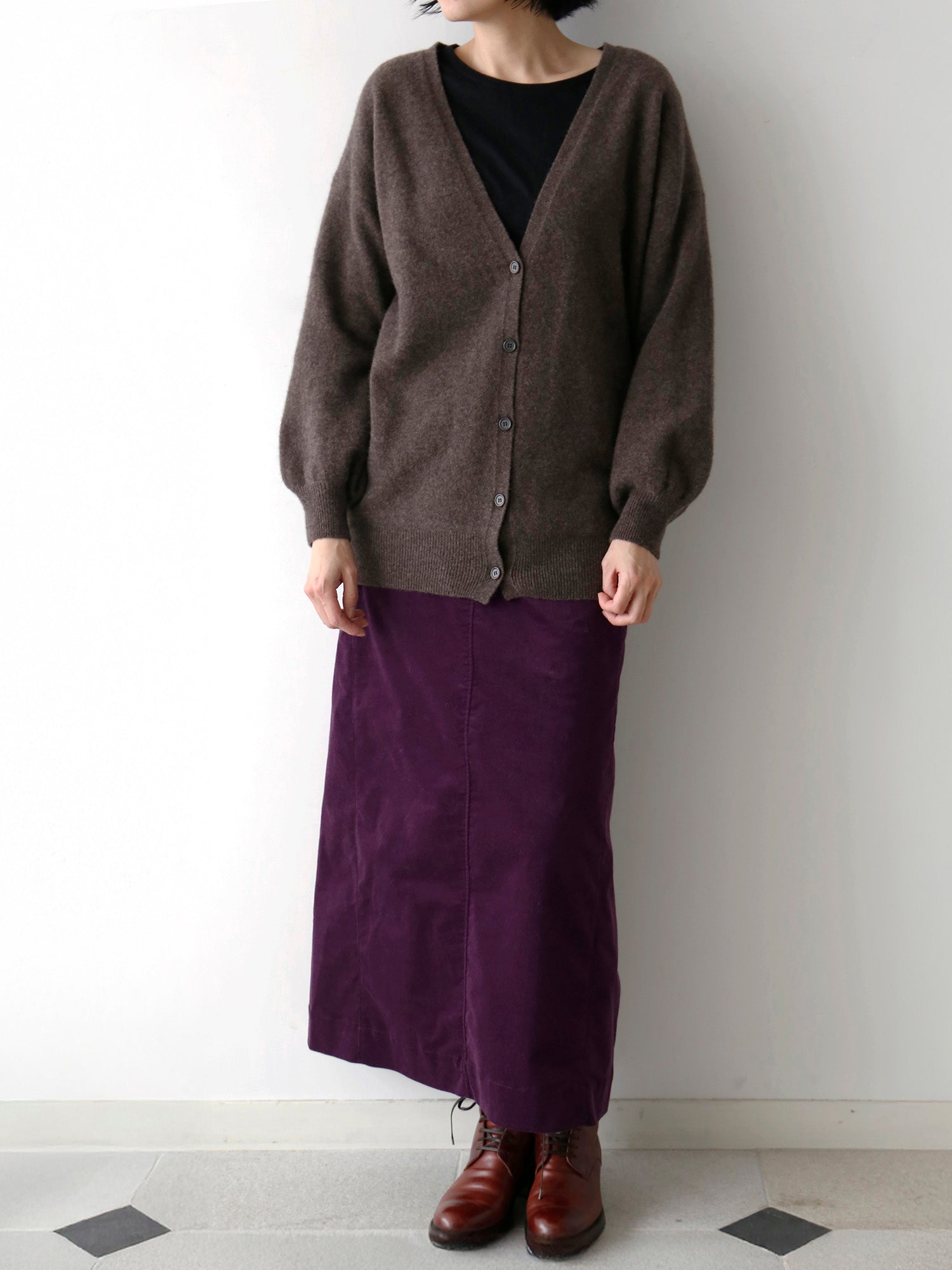 カットソー：HÉRNI No.30 ロングスリーブ<br>スカート：マルゴ