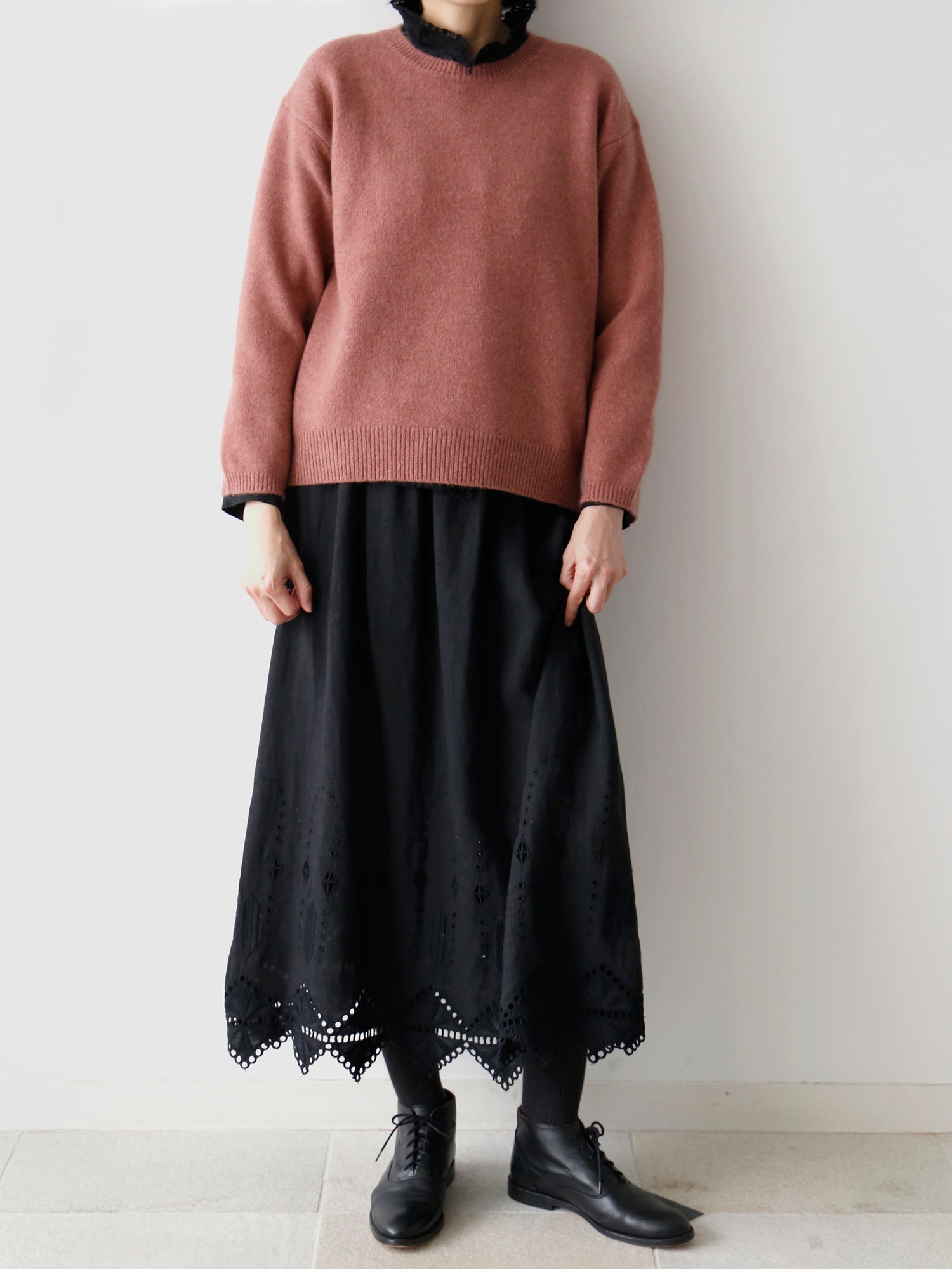 ブラウス：エロイーズ、スカート：ロシェル・ロン No.16