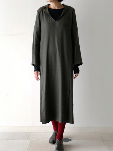 アルドワーズ（身長166cm）<br>カットソー：HÉRNI No.30 ロングスリーブ<br>靴下：ショーセット・ロン２、ブローチ：私物