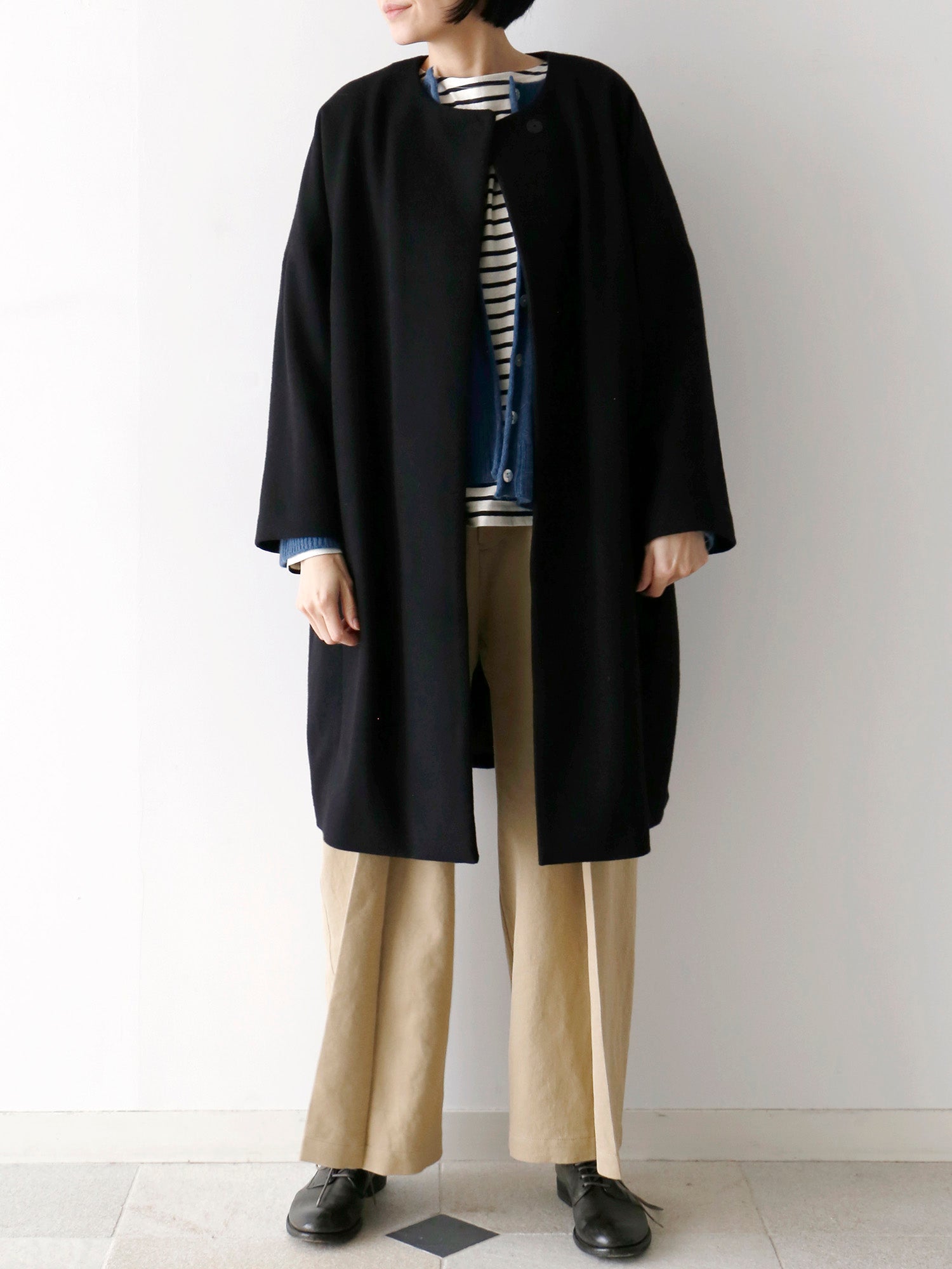 カットソー：ジーン、カーディガン：レティシア・bis<br>パンツ：コリー